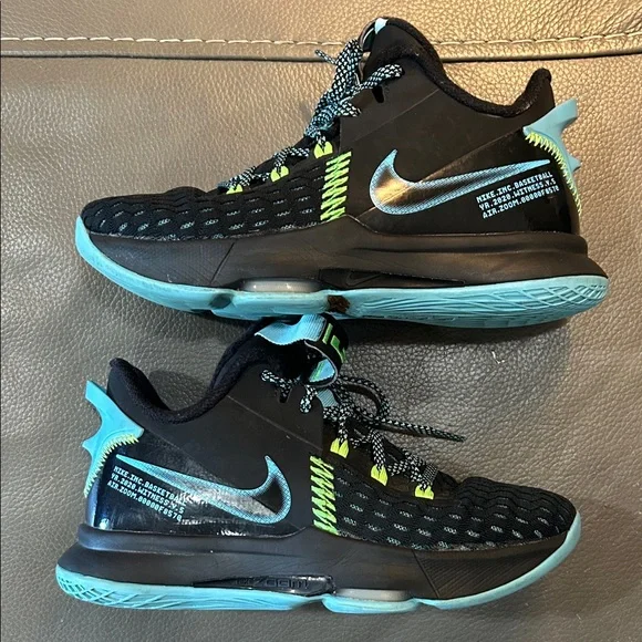 Nike Air Zoom Black and Green Athletic Shoes, size 3.5Y - Picture 2 of 4